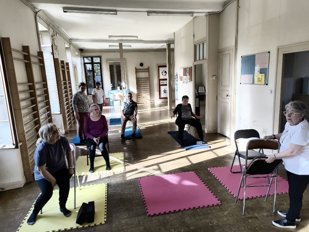 Arrivée des yogis sur chaise de Tannay